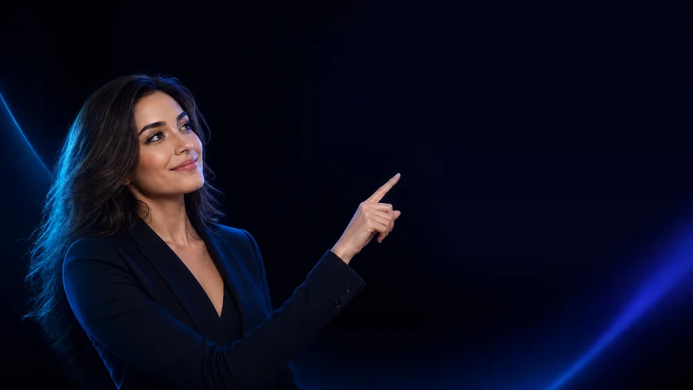 La présentatrice NumaFact pointe vers le bouton J'aime